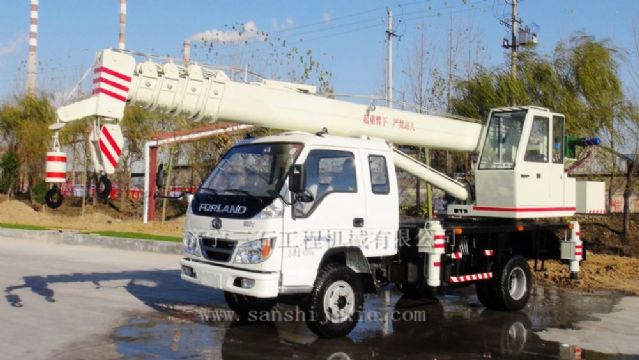 點擊查看詳細信息<br>標題：8噸汽車吊 閱讀次數(shù)：2374