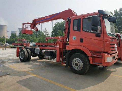 點(diǎn)擊查看詳細(xì)信息<br>標(biāo)題：6.3噸大運(yùn)隨車吊 閱讀次數(shù)：1312