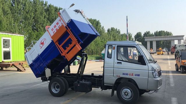 點擊查看詳細信息<br>標題：藍牌時風風菱垃圾車 閱讀次數(shù)：1752